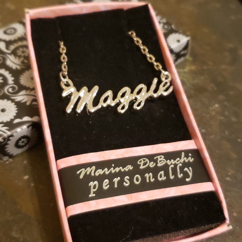Personalized Maggie name necklace - Picture 2 of 3